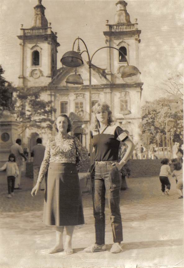 126-24-longina com filha ..........  19....